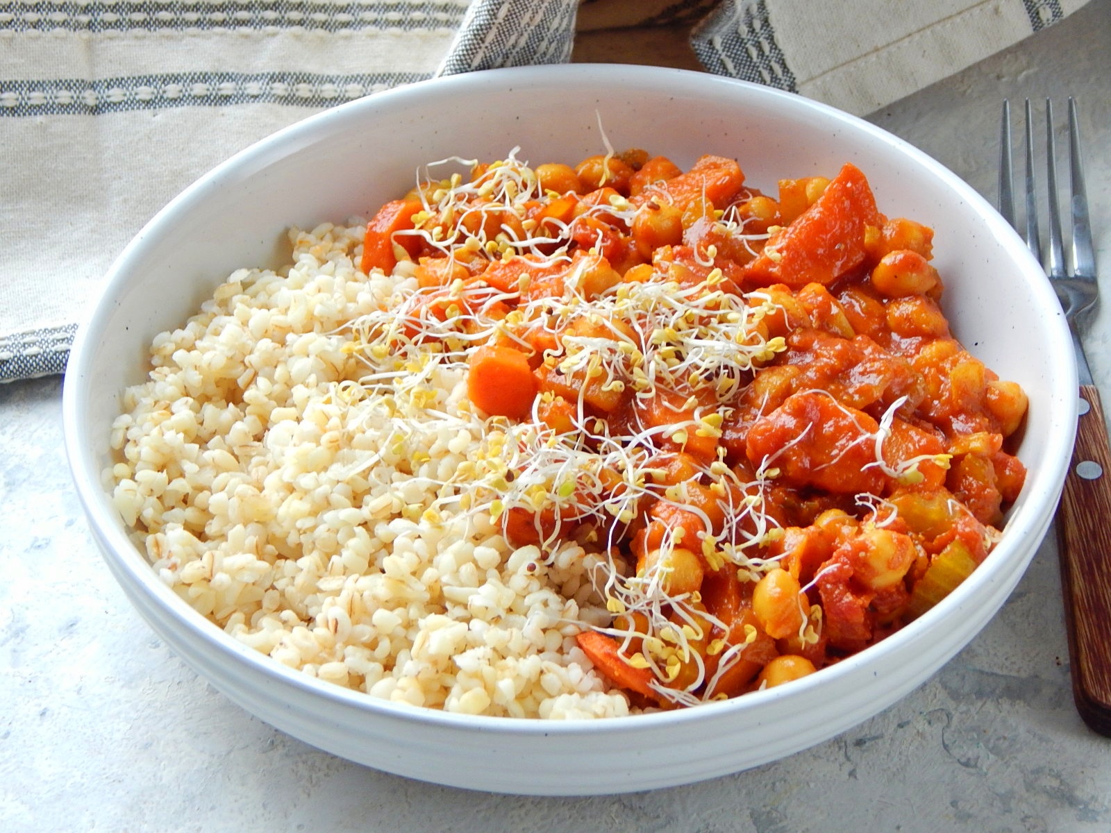 ciecierzyca w sosie pomidorowym - jak bilansować posiłki